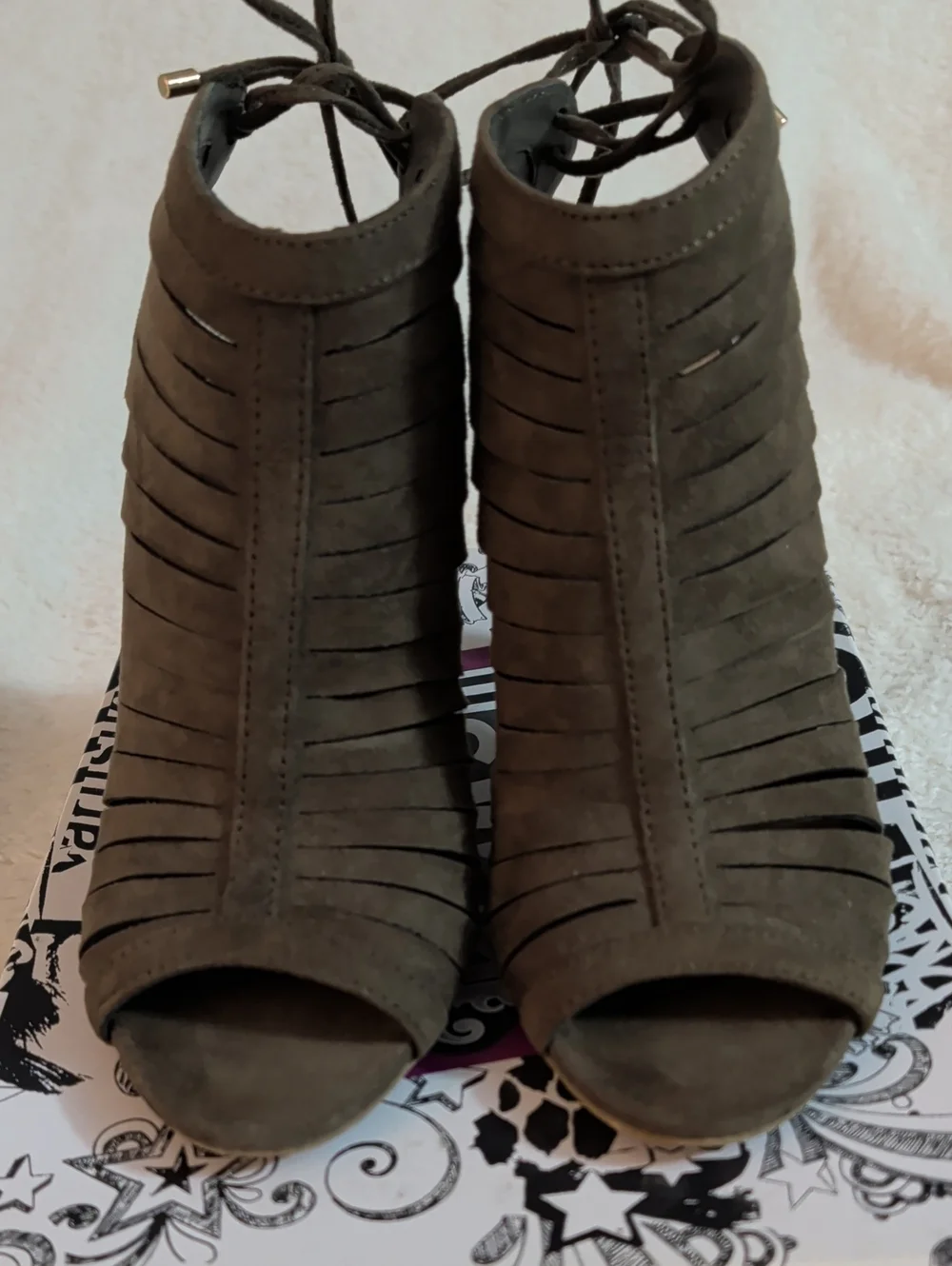 Women's Brash Olive Green Faux Suede Peep Toe Booties Heel Box Tag Size 7